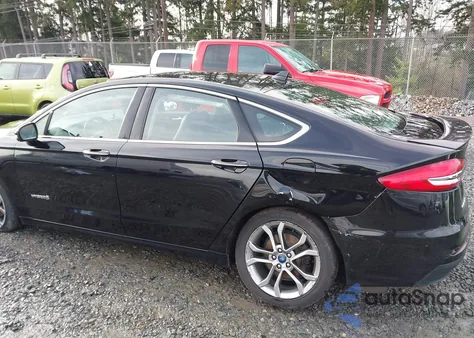 2019 Ford Fusion Hybrid Titanium из США, поврежденный, VIN 3FA6P0RUXKR191107